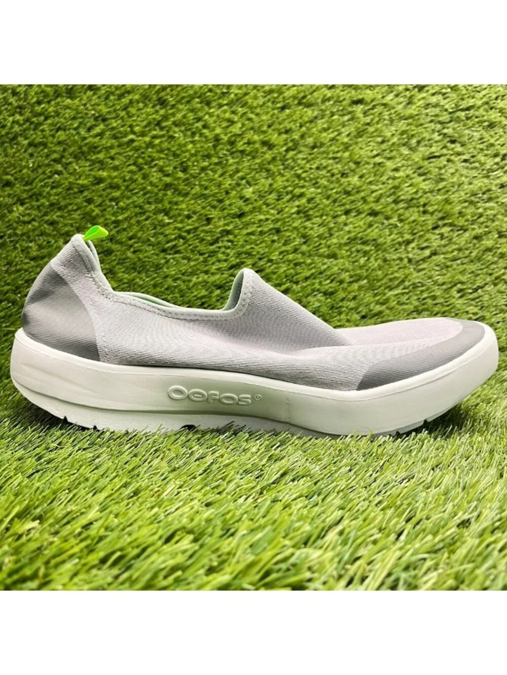 OOFOS OOmg EeZee Low Mens Size 10.5 Gray Casual Walking Slip On Recovery Shoes